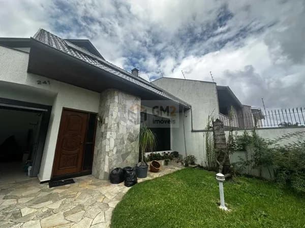 Sobrado à venda no bairro São Lourenço - Curitiba/PR