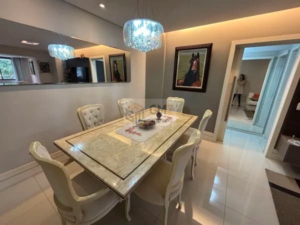 Apartamento em Hugo Lange, Curitiba/PR.