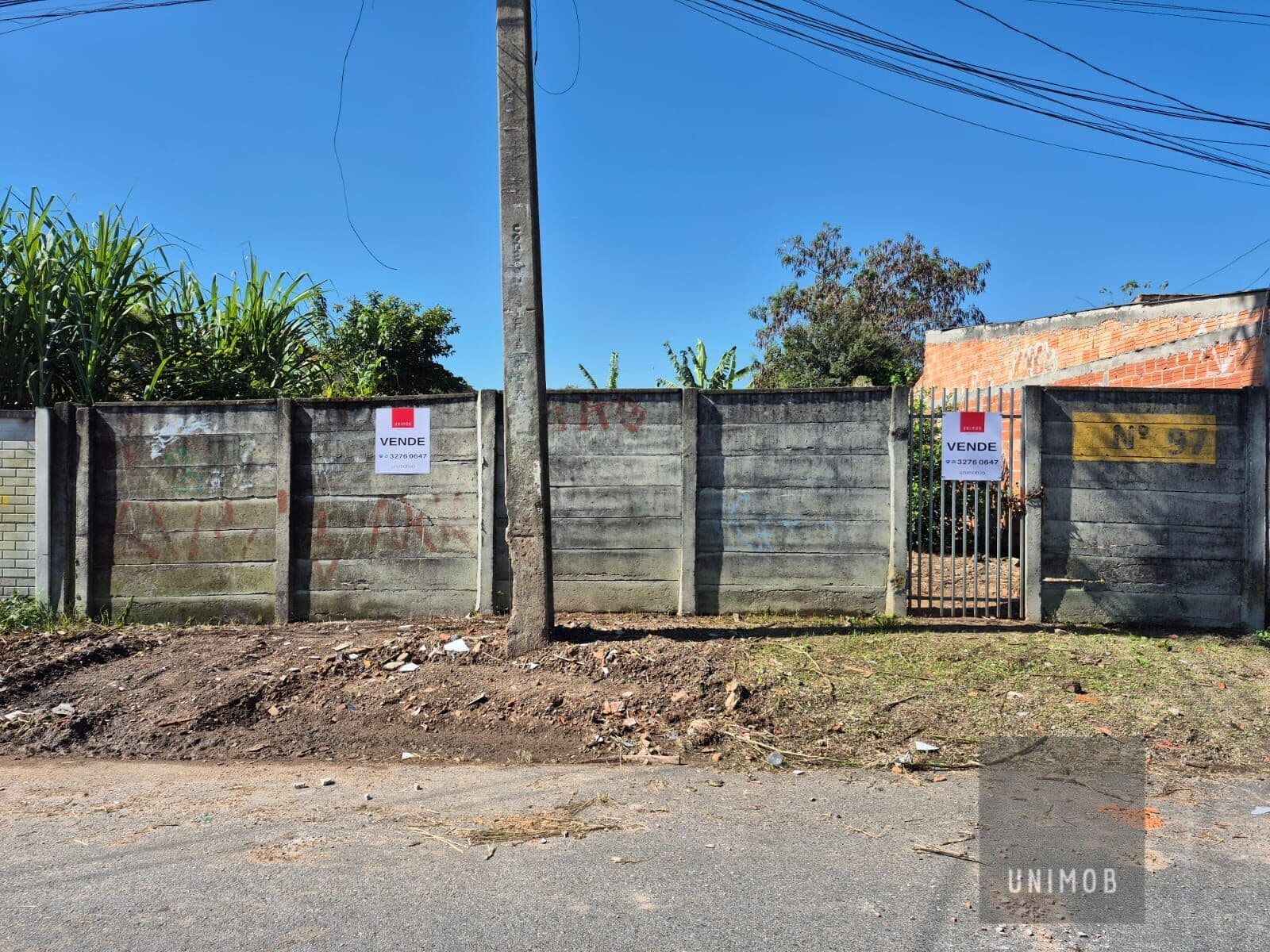 Excelente Terreno ZR3 na Entrada de SJP | Plano, Murado e Pronto para Construir