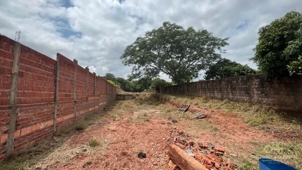 Chácara murada com 1.000,00 m2