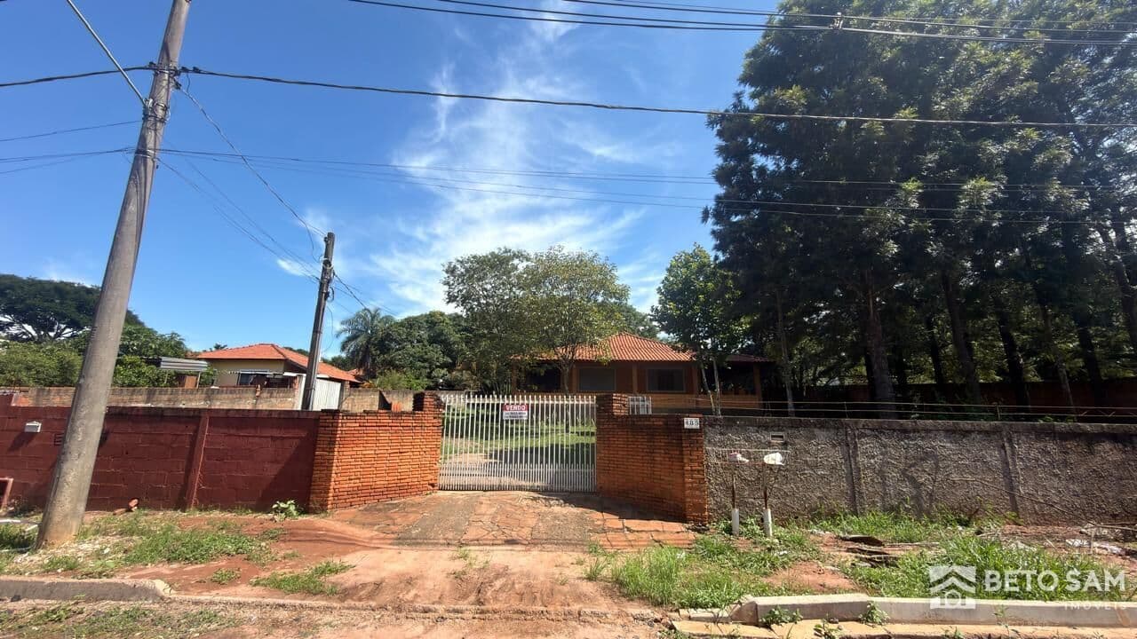 Chácara com 3 casas à venda nos Chácara das Mansões
