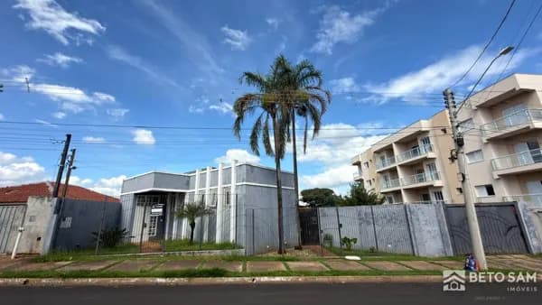 Casa com comércio à venda no Jardim Planalto