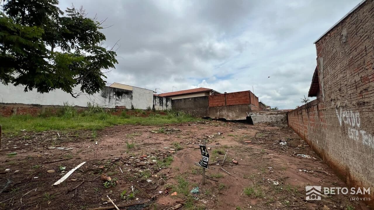 Terreno pronto para construir com calçada no Jardim Planalto em Brotas/SP