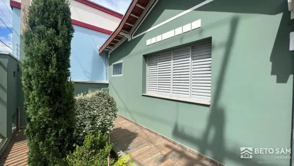 Casa à venda com ótima localização em Brotas/SP