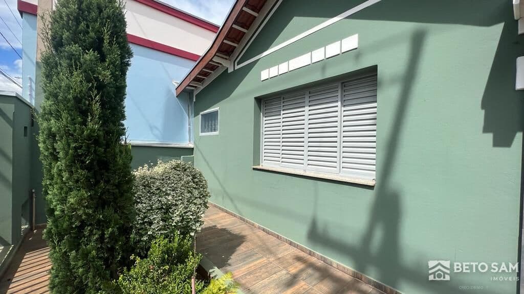 Casa à venda com ótima localização em Brotas/SP