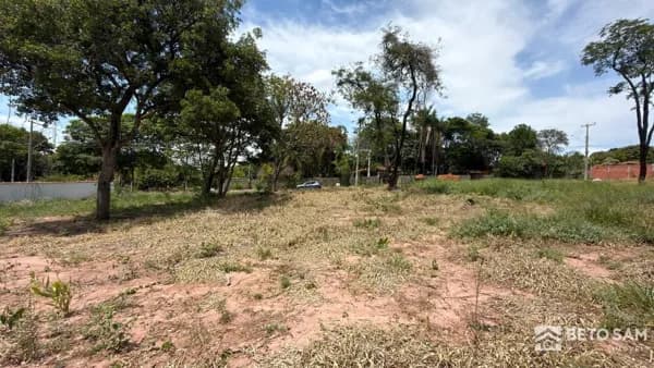 Chácara com mais de 1.000m² à venda nos Campos Elíseos