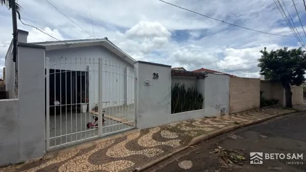 Casa com 3 quartos à venda no bairro Bela Vista em Brotas/SP