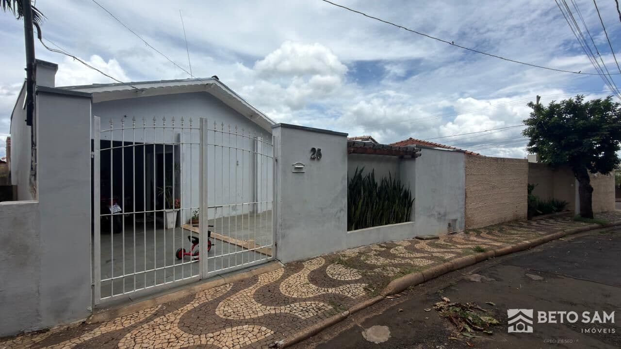 Casa com 3 quartos à venda no bairro Bela Vista em Brotas/SP