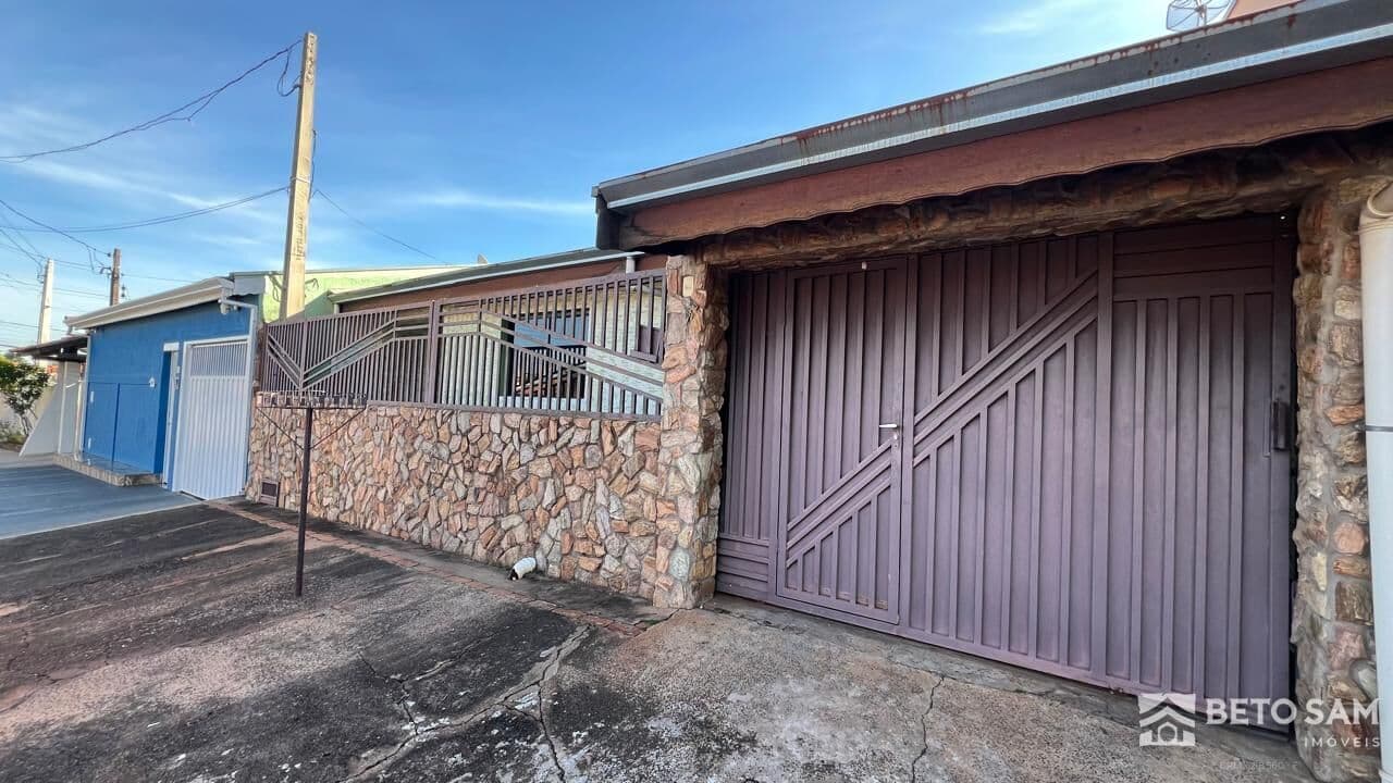Casa à venda no bairro Jardim Felicidade, próxima ao Supermercado Cimi