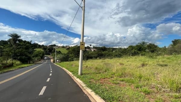 Terreno semi aterrado à venda no bairro do Caju