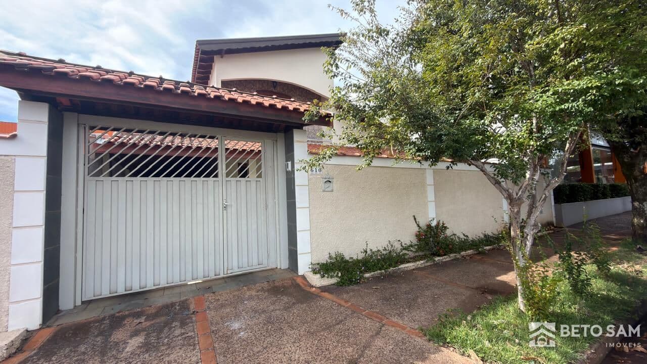 Casa perfeita para moradia ou comércio no Santa Cecília II
