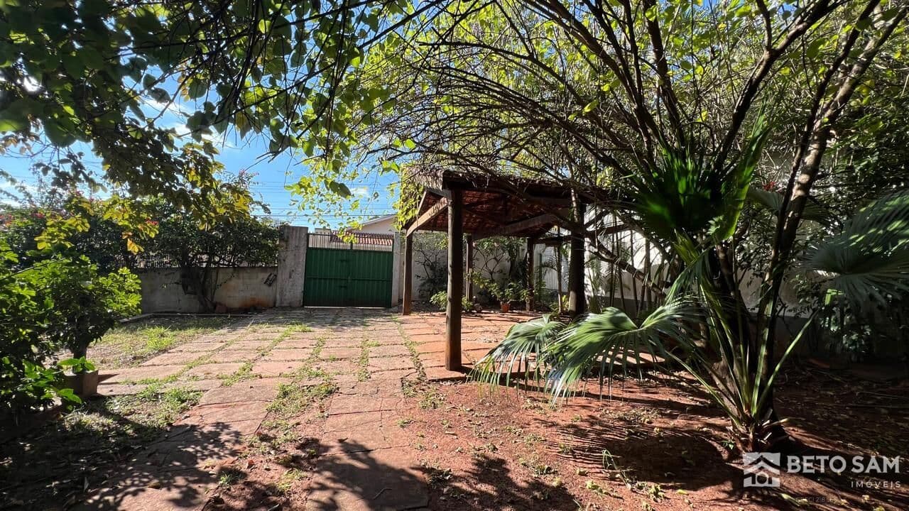 Casa à venda ao lado do Supermercado Jaú Serve!