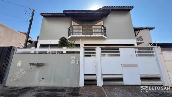 Sobrado à venda no Jardim Parizi em Brotas/SP
