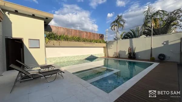 Casa alto padrão com piscina climatizada à venda em Brotas/SP