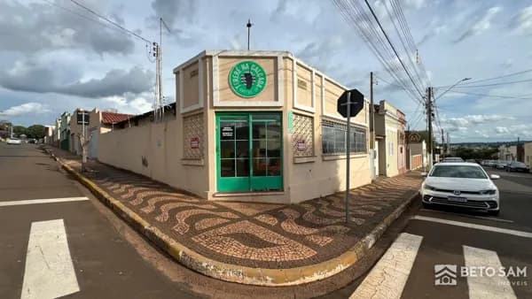 Casa ampla no Centro, ótima para qualquer tipo de comércio