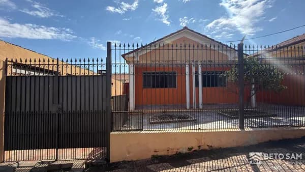 Casa com 3 quartos à venda no Centro de Brotas/SP