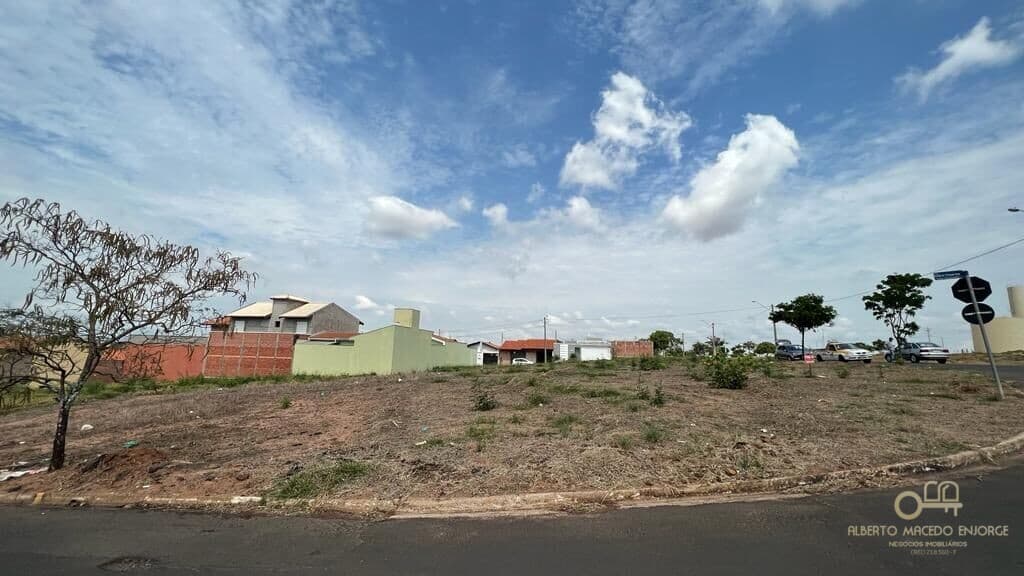 Terreno com 460,00 m2 de esquina, ótimo para comércio!