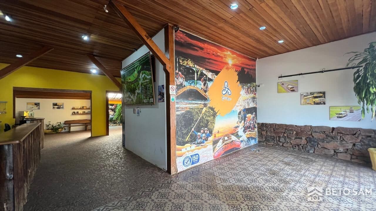 Salão comercial no calçadão de Brotas, 330m² em terreno de 912m²