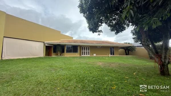 Casa de alto padrão com 3 quartos e escritório à venda em Brotas/SP