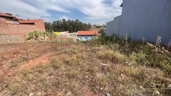 Terreno semi aterrado à venda no bairro Jardim Parizi