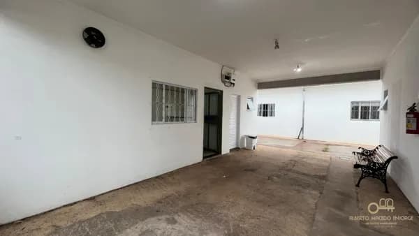 Casa com ponto comercial à venda no Centro de Brotas
