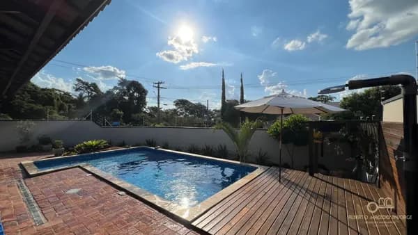 Casa alto padrão com piscina aquecida à venda em Brotas