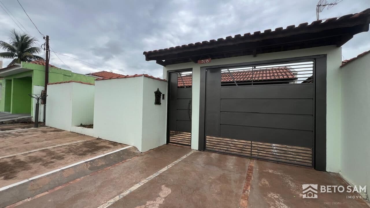 Ótima casa com edícula à venda no Campos Elíseos