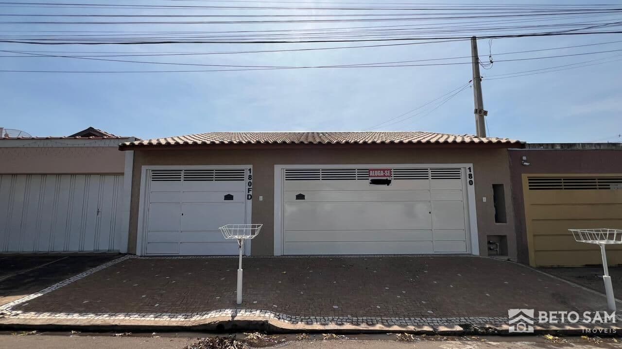 Duas casas geminadas à venda no Jardim Felicidade