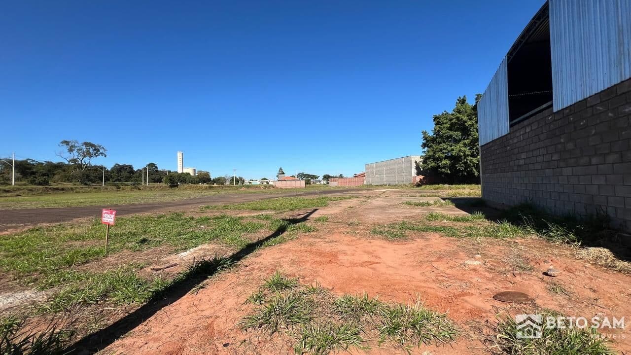 Ótimo terreno comercial com 1023,25 m2 à venda no Santa Cecília III