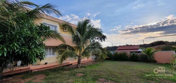 Sobrado alto padrão à venda em Brotas