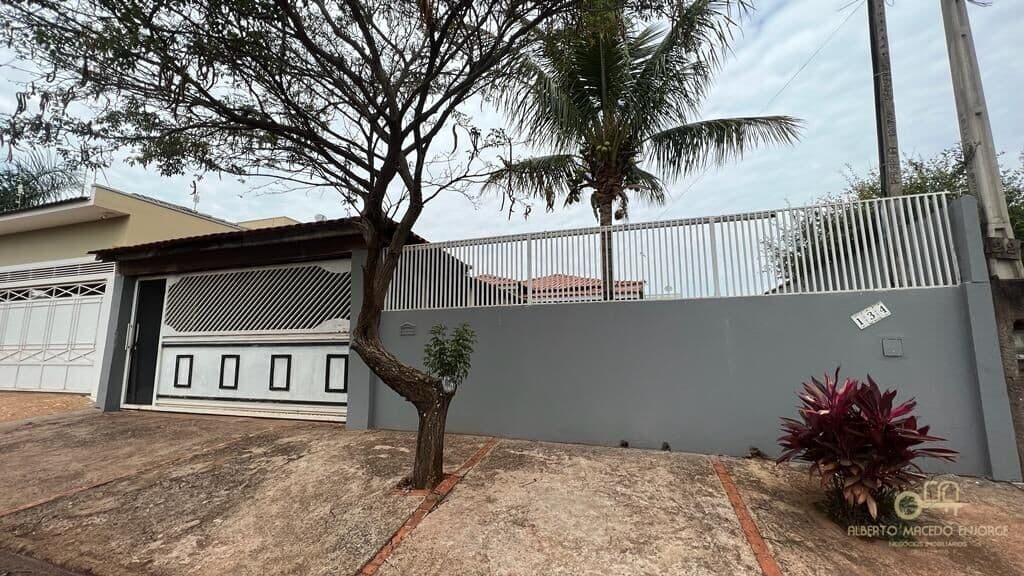 Casa padrão à venda no bairro Santa Cecília III em Brotas/SP