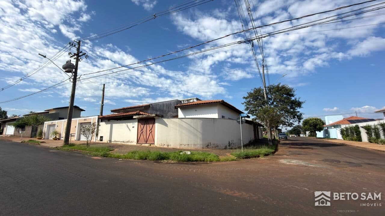 2 casas no mesmo terreno à venda no Santa Cecília III