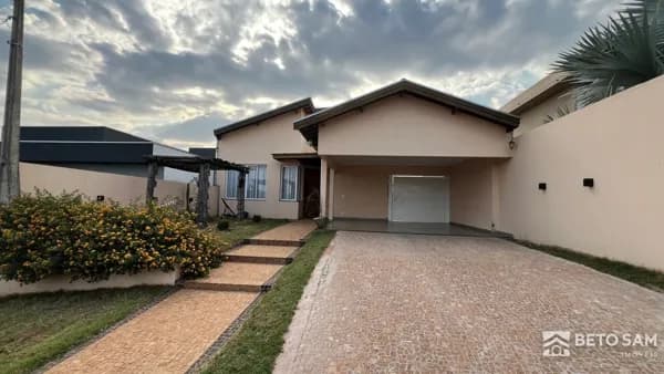 Casa de alto padrão com 3 quartos no Residencial Jacaúna