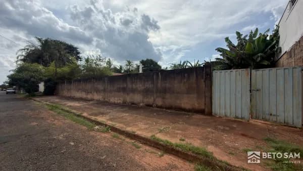 2 terrenos murados e com calçada à venda no Santa Cecília III