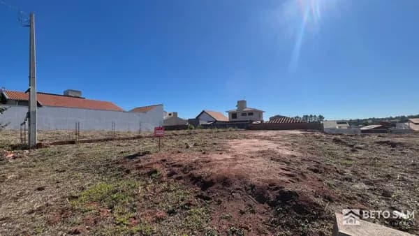 Terreno plano com 360m², poste e água instalados no Jardim Paraíso, Brotas/SP