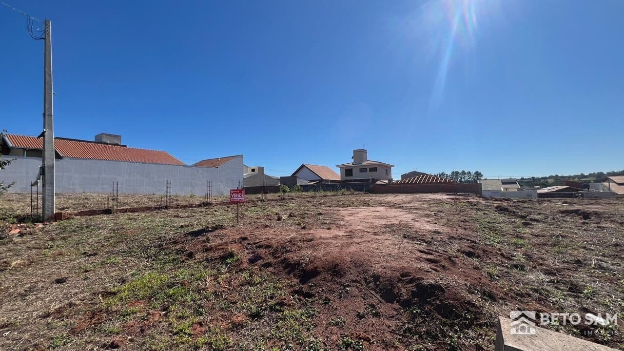 Terreno plano com 360m², poste e água instalados no Jardim Paraíso, Brotas/SP