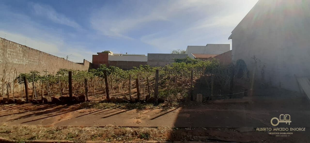 Terreno à venda no bairro Jardim das Flores