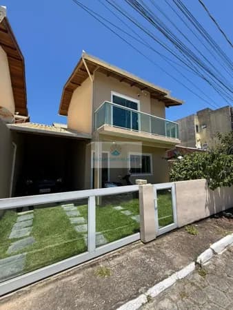Sobrado Padrão com 110m² á aproximadamente 2,7km da Praia dos Ingleses.