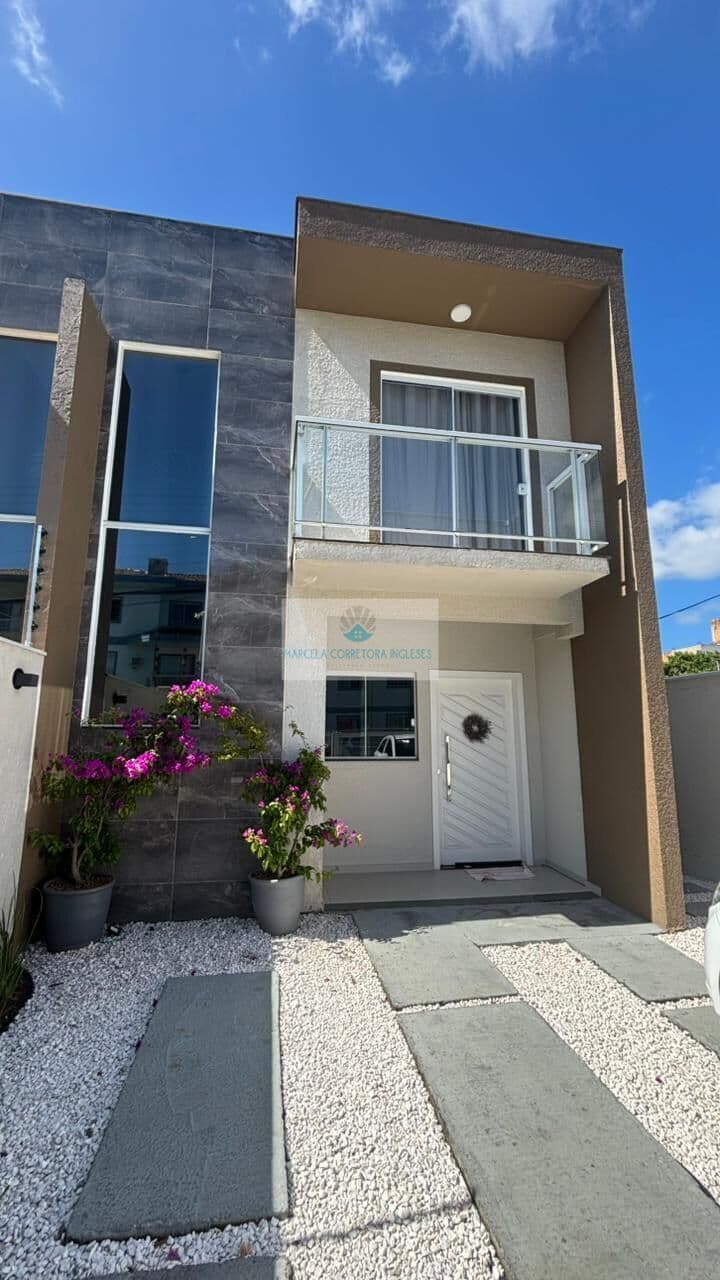 Praia dos Ingleses Sobrado semimobiliado – 03 dormitórios (1 suíte) • 120 m²