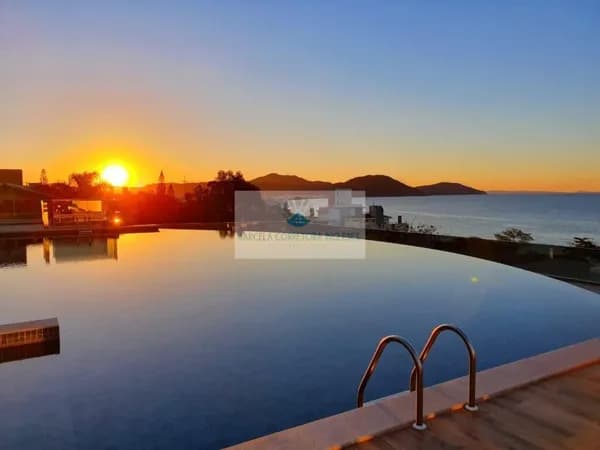 Cobertura com vista para o mar – frente mar!