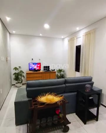 Casa com suíte e amplo quintal na Japuiba– Angra dos Reis/RJ