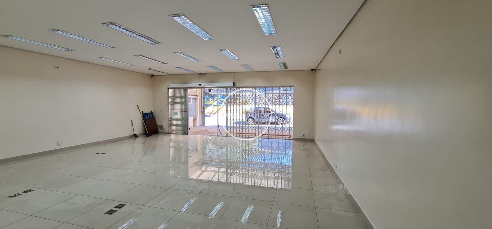 Ponto comercial/Loja/Box para locação tem 170 metros quadrados