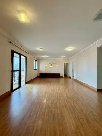 Apartamento com Churrasqueira - 4 vagas + deposito privativo.