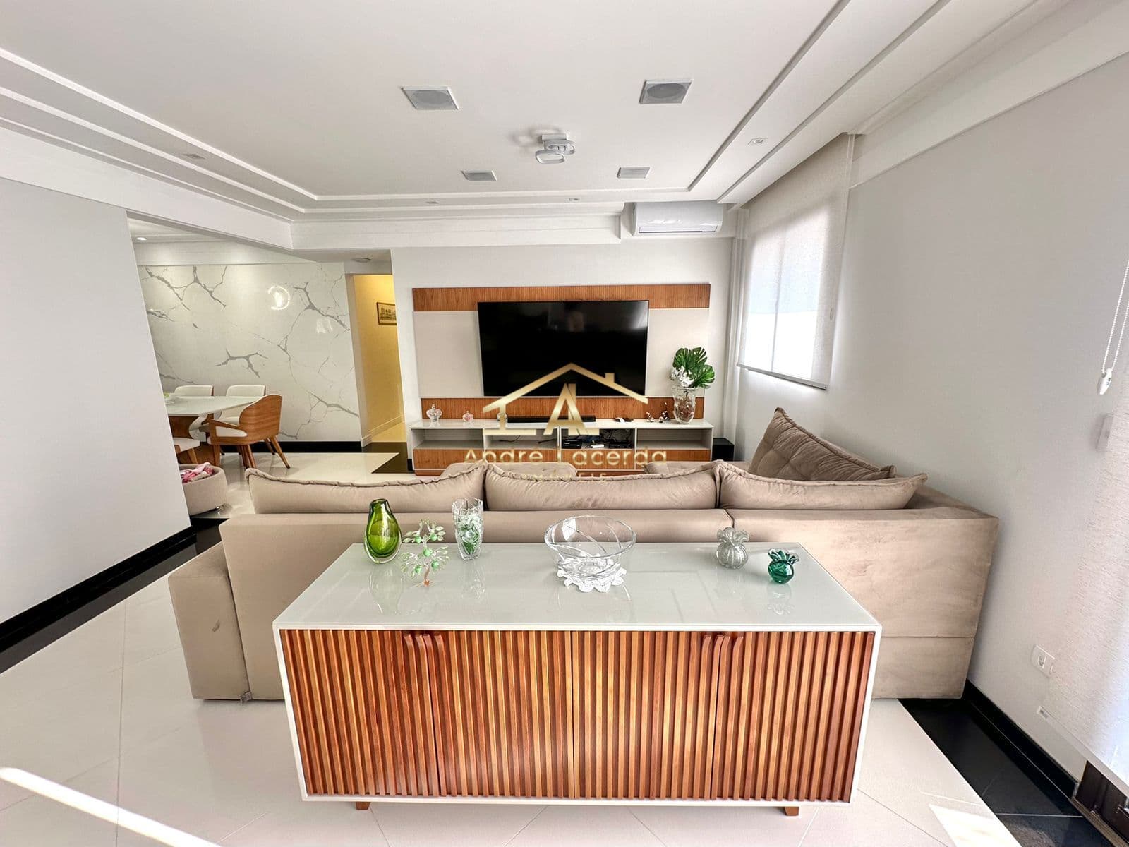 Porteira Fechada - Apartamento com Churrasqueira - 4 vagas + deposito privativo.