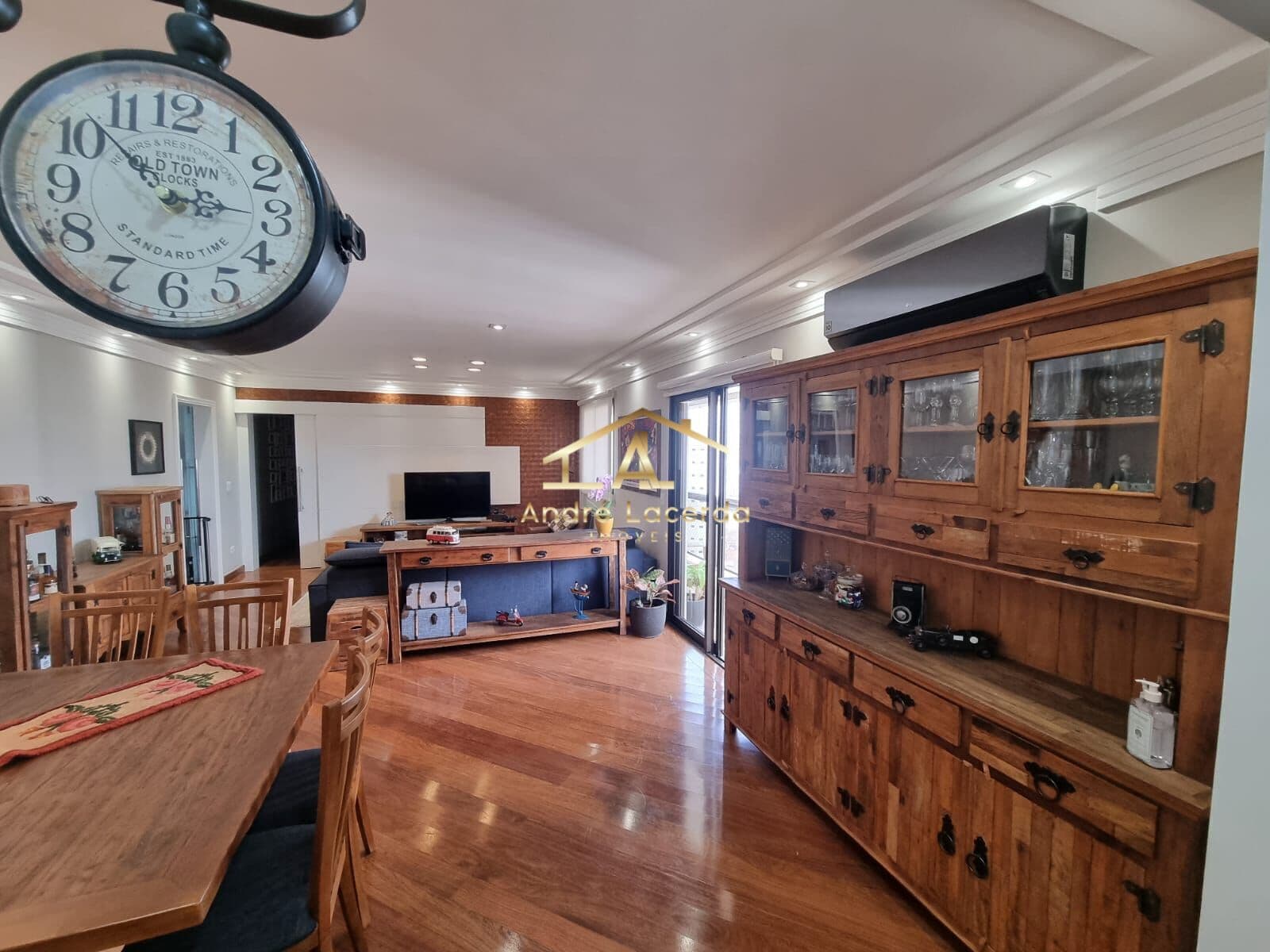 Excelente Apartamento com Churrasqueira - 3 vagas + deposito privativo.