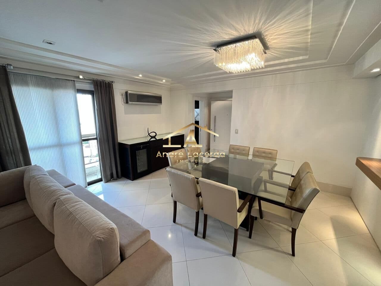 Apartamento com Churrasqueira - 4 vagas + deposito privativo.