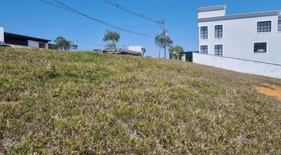 TERRENO EM CONDOMÍNIO ALTO PADRÃO