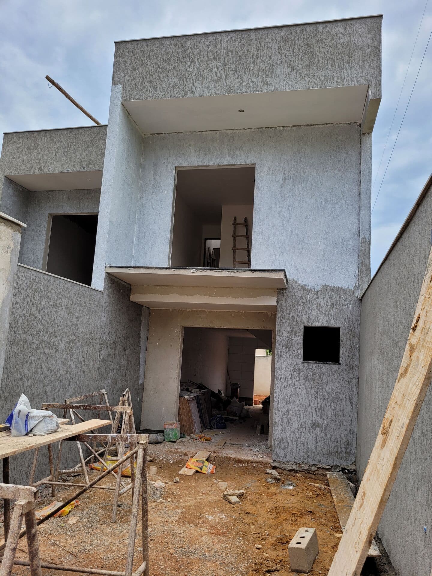 Casa Dúplex geminada no bairro Recanto da Mata 390.000,00