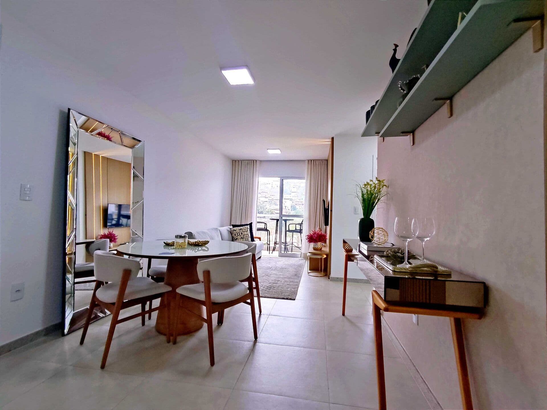 Apartamento à venda 2 quartos com varanda no bairro Teixeras por R$395.000,00