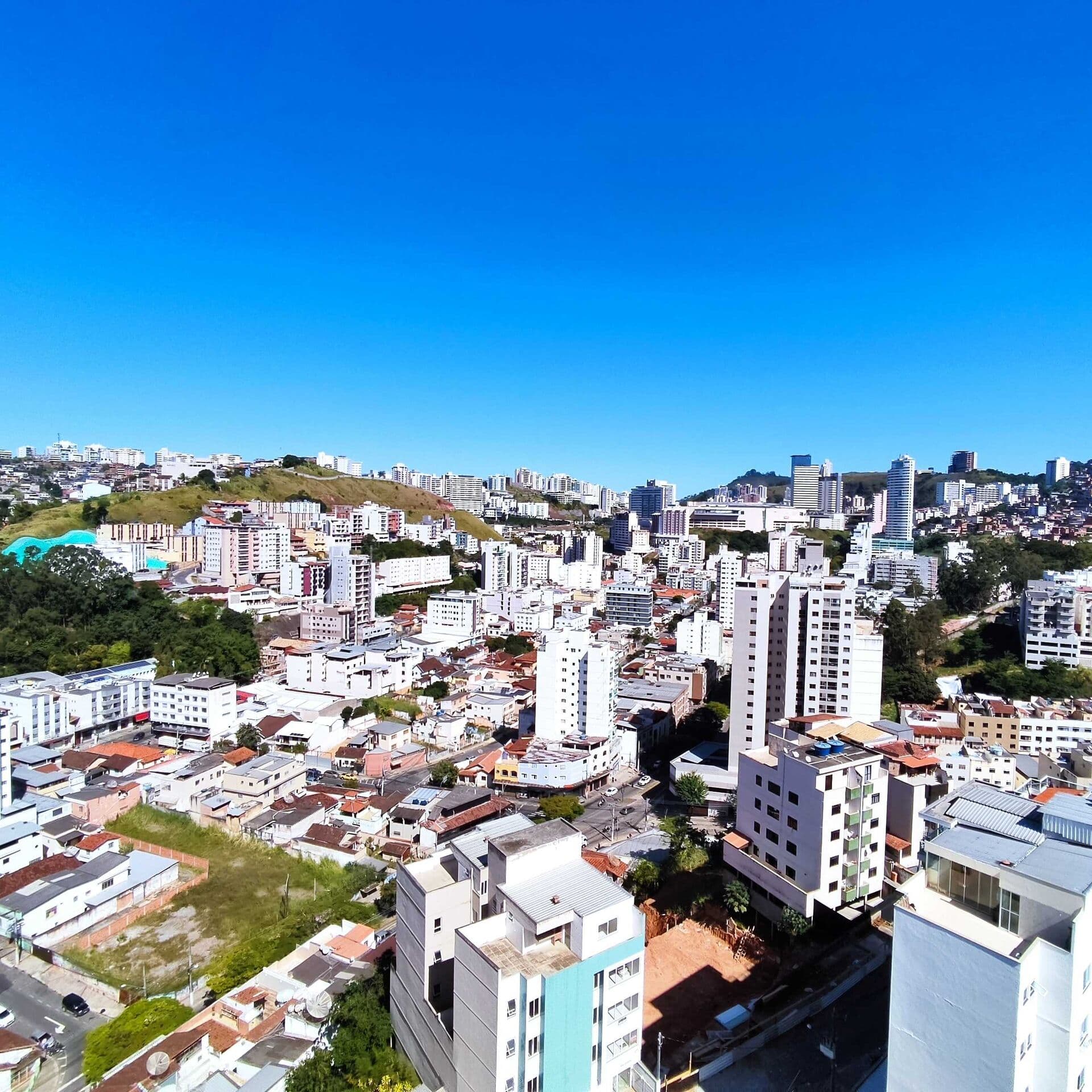 Cobertura com 3 suítes e uma linda vista da cidade no bairro São Mateus por R$779.000,00